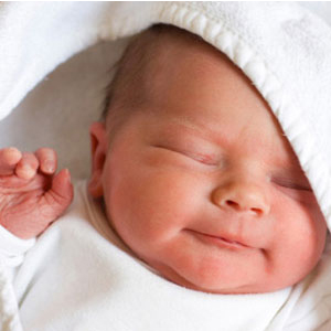 چرا نوزادان بعد از متولد شدن می‌خندند؟