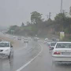 جاده‌های ۷ استان بارانی است/ ترافیک در آزادراه کرج - تهران
