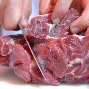 از خوردن گوشت یا جگر تازه، خام و نیم پخته خودداری کنید