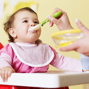 تغذیه کودک از تولد تا شش ماهگی