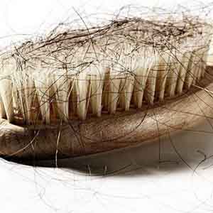 عواملی که ریزش مو را تشدید می‌کنند