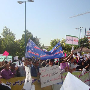 تجمع معلمان قراردادی و حق‌التدریس مقابل مجلس شورای اسلامی