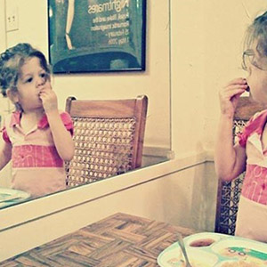 در مقابل آینه بنشینید و با اشتها غذا بخورید