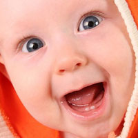 رویش زود هنگام دندان اطفال در بدو تولد طبیعی است