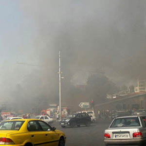 علت آتش‌سوزی میدان قدس/ عوامل آتش‌نشانی مشغول اطفاء حریق هستند