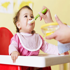 باید و نبایدهای تغذیه نوزادان از شش ماهگی تا یکسالگی
