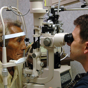 اپتومتریست ها حق دخالت در تشخیص و درمان بیماری های چشمی را ندارند