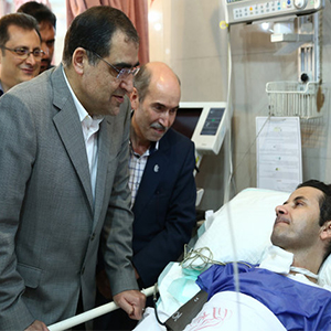 عیادت مجدد وزیر بهداشت از پزشکی که دچار ضایعه نخاعی شد
