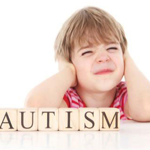 نشانه‌های اوتیسم که خانواده‌ها باید جدی بگیرند