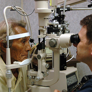 تشخیص زوال عقل با آزمایش چشم