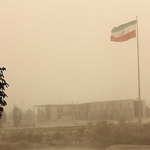 گرد و خاک از عراق به خوزستان می‌ آید