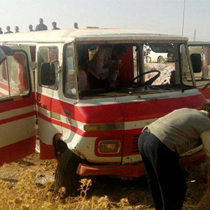 تصادف یک سرویس مدرسه با تریلی در کرمان