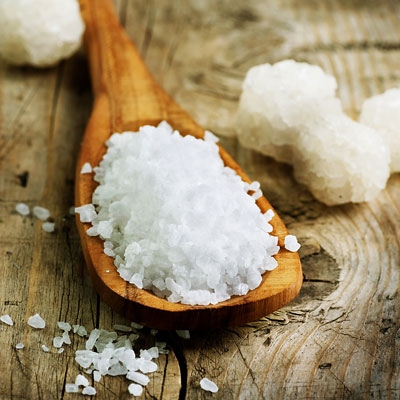 خوردن نمک چگونه روی بدن تاثیر می گذارد؟