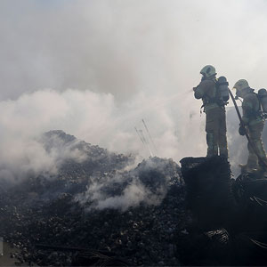 آتش سوزی گسترده در انبار ۲ هزار متری کالا