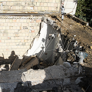 مرگ دو کودک در حادثه سقوط سنگ روی دو خانه در اهواز/ انتقال 4 مجروح به بیمارستان