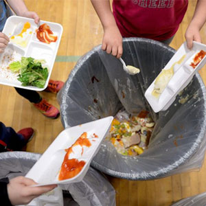 سهم گرسنه‌های جهان در سطل زباله ما!