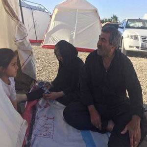 وضعیت زندگی بازمانده ها در چادرهای هلال احمر