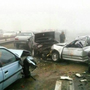 تصادف زنجیره ای 30 خودرو در آزاده راه کرج - قزوین
