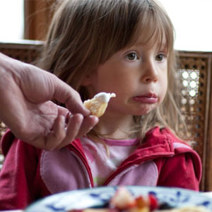 چگونه به تغذیه بهتر کودک بد غذا کمک کنیم؟