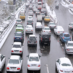 ترافیک در معابر اصلی تهران به علت بارش برف و باران/ رانندگان در هوای بارانی احتیاط کنند