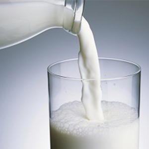 خطرات وجود آنتی‌بیوتیک در شیر
