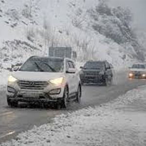 الزام همراه داشتن تجهیزات زمستانی در جاده های کوهستانی/ جریمه خودروهای فاقد تجهیزات از سوی پلیس