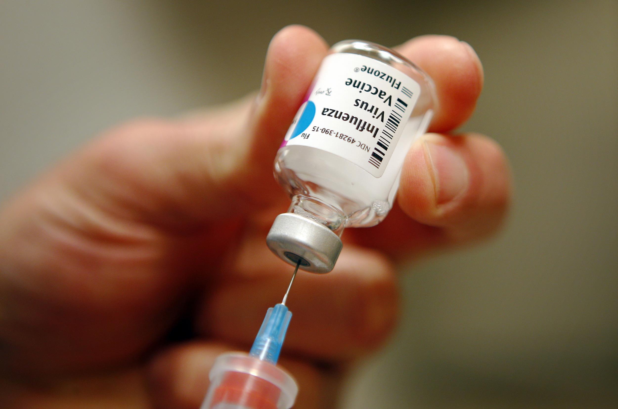 شیوع آنفلوآنزا در ۱۰ استان کشور/ فرصت برای تزریق واکسن باقی است