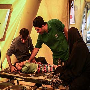 واکنش وزارت بهداشت به شیوع بیماری‌های عفونی و شپش در مناطق زلزله‌زده/غربالگری زنان از نظر اختلالات روانی