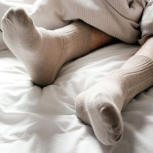 فواید پوشیدن جوراب در رختخواب