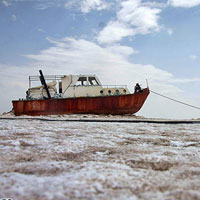 تراز دریاچه ارومیه ۴ و نیم متر پایین تر از حد متوسط/ اقدامات احیا به کندی پیش می رود
