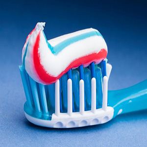 خمیردندان مانع فرسایش یا حساسیت دندان نمی‌شود