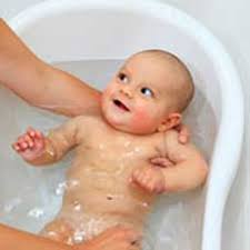 چگونه نوزاد را حمام كنیم؟