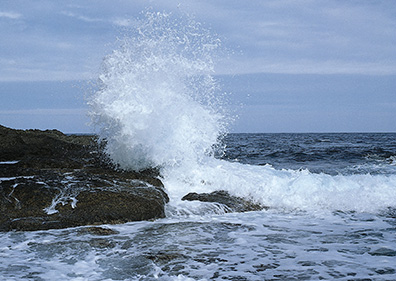 وزش باد شدید و کاهش دما در سواحل دریای خزر