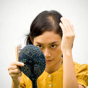 ریزش موی سر؛ علامتی هشدار دهنده برای سلامت بدن