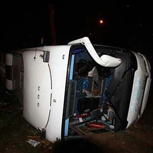 جزئیات واژگونی اتوبوس حامل "اتباع هندوستان" که یک کشته برجای گذاشت