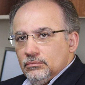 ناظران طرح تحول سلامت باید غیر پزشک باشند