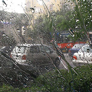بارش باران در نیمی از استان‌های کشور/ ترافیک نیمه‌سنگین در آزادراه‌های تهران-کرج