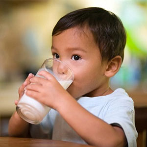 چرا شیر سرد برای کودک مضر است؟