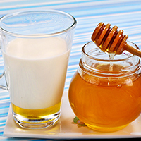 عسل و شیر داغ، یک نوشیدنی خطرناک برای کبد