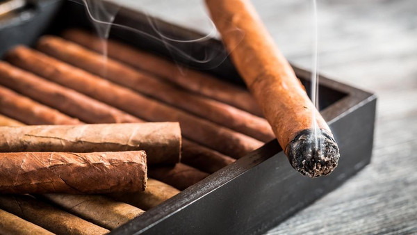 معاون وزیر بهداشت: سیگار؛ تنها کالایی که تحریم نشد