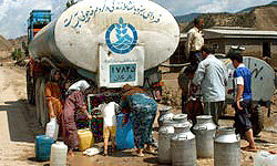 ساکنان روستاهای چابهار آب شرب را با احشام شریکند