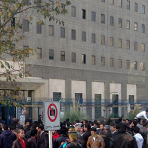 تجمع کارگران در اعتراض به دست‌اندازی وزارت بهداشت به منابع سازمان تامین اجتماعی