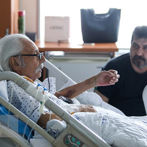 دغدغه‌ها و ناگفته‌های جمشید مشایخی و پسرش در بیمارستان