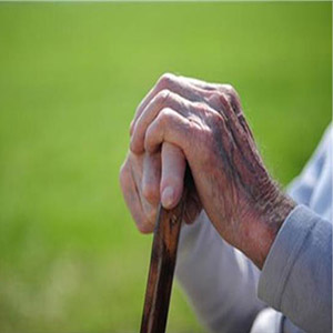 چه خطراتی سلامت سالمندان را تهدید می‌کنند؟