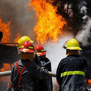 آتش سوزی  در پارکینگ منزل مسکونی، ۱۱ تن مجروح شدند