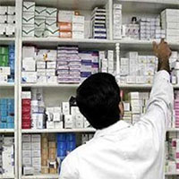 وارد كنندگان دارو به شرط خرید نقدی دارو می‌دهند/انتقاد از تصمیم‌های خلق‌الساعه وزارت بهداشت