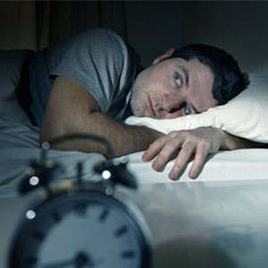 5 دلیل بیدار شدن از خواب در میانه‌های شب
