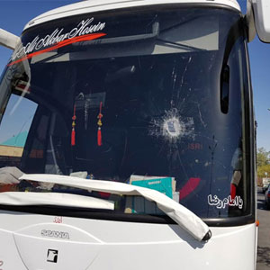 ماجرای وحشتناک سنگ پرانی به اتوبوس مسافربری/چشم راننده تخلیه شد