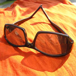 جلوگیری از ۵ بیماری سخت چشم با عینک آفتابی و کلاه لبه‌دار