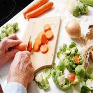 تاکید بر مصرف میوه و سبزیجات بیشتر در دوره سالمندی